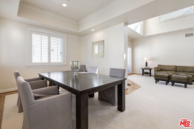 Foto del edificio - 132 S Maple Dr