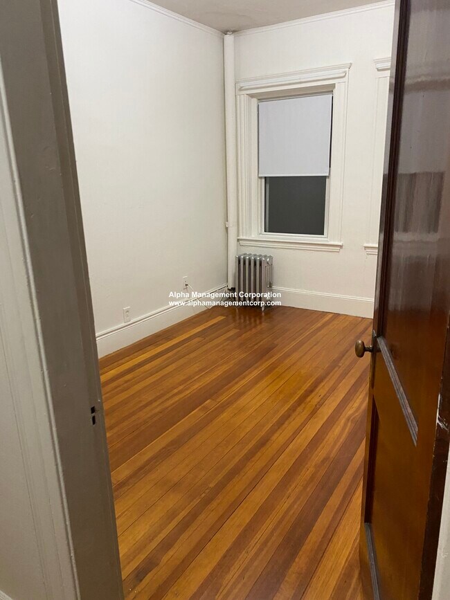 Building Photo - 11 Westwood Rd