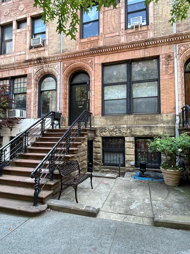 Front Brownstone - 219 Clinton Ave