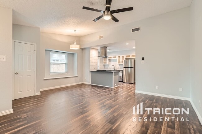 Building Photo - 202 Colony Dr