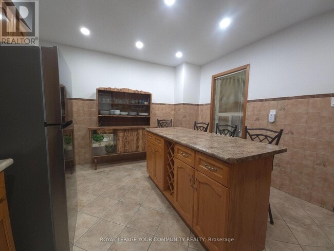 Building Photo - 5 Rideau Ave