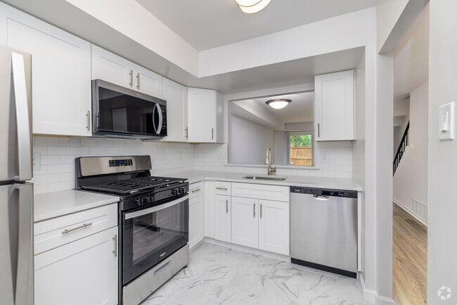 2BD, 2BA - 1184SF - Living Room - Dreshertowne