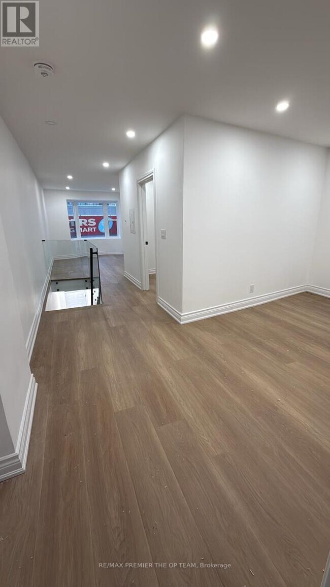 Photo du bâtiment - 54 Vaughan Rd