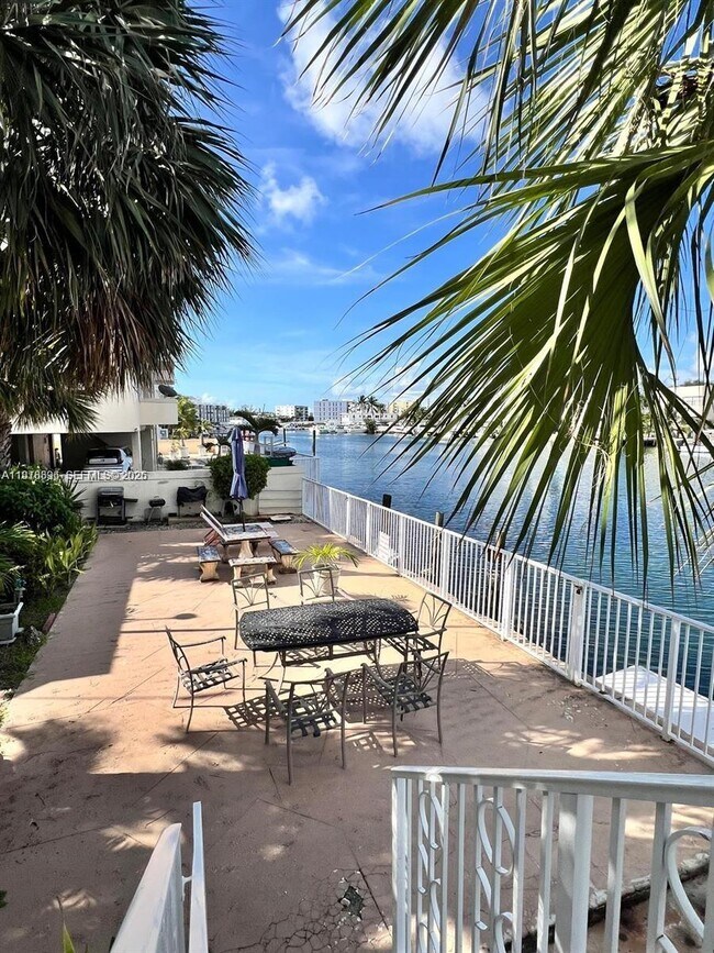 Building Photo - 8420 Byron Ave