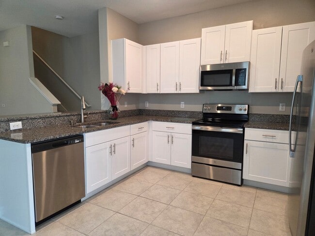 Building Photo - 9705 Pembrooke Pines Dr