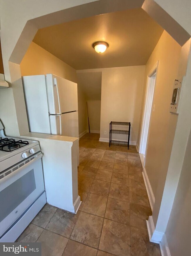 Foto del edificio - 5715 Simmonds Ave