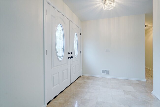 Foto del edificio - 399 French Rd
