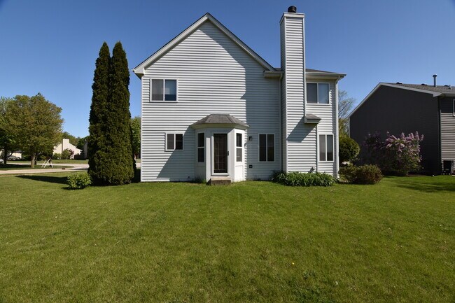 Building Photo - 2464 Blue Spruce Ln