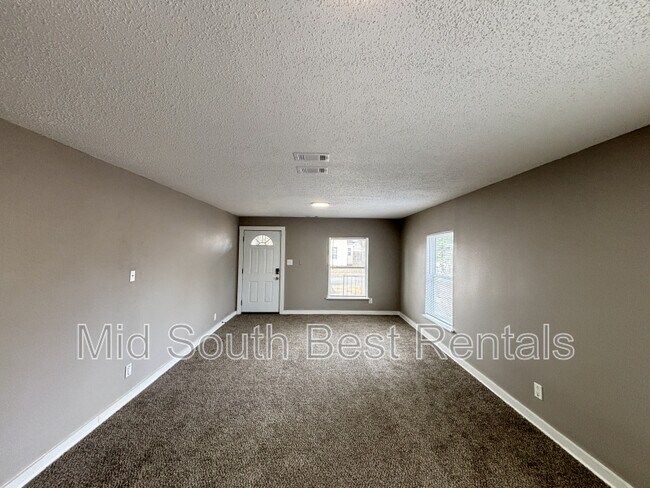 Building Photo - 1602 Schaer St