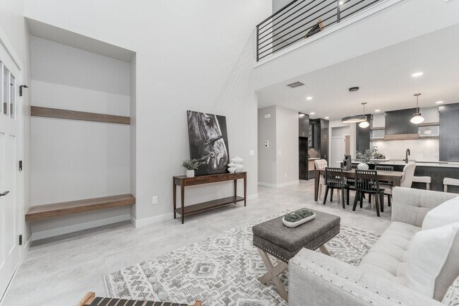 Foto del edificio - Brand New 3 Bedroom Townhome in Northweste...