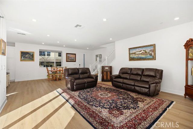 Building Photo - 218 Sora