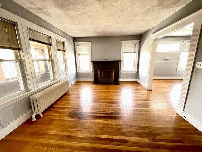 Building Photo - 14 Allen St