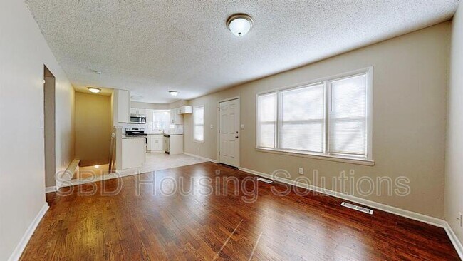 Building Photo - 179 Novak St