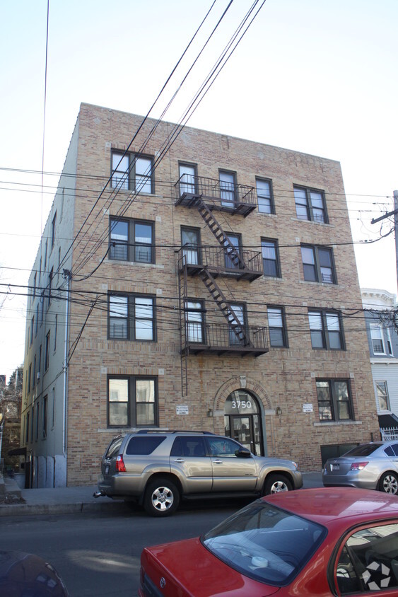 Foto principal - 3750 Olinville Ave