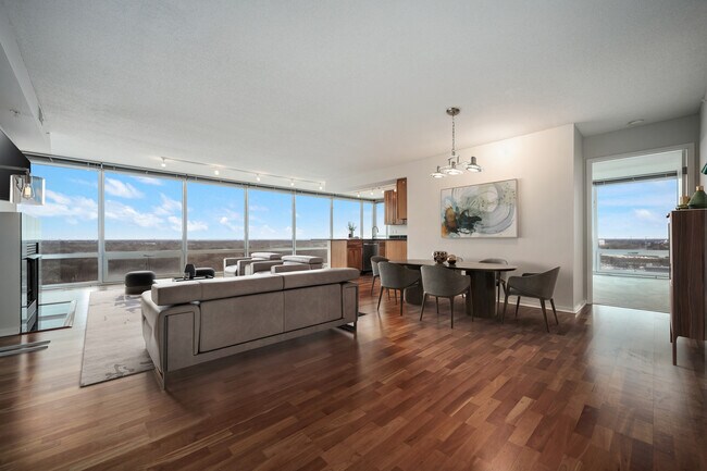 Foto del edificio - 9725 Woods Dr