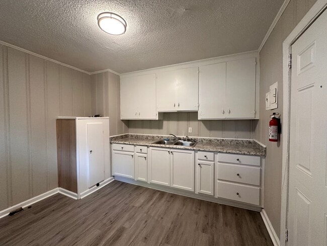 Building Photo - Exclusively Offered By Muse Realty Rentals...