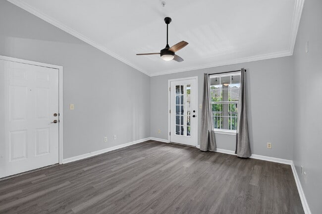 Building Photo - 3rd Floor Condo in Merer Point