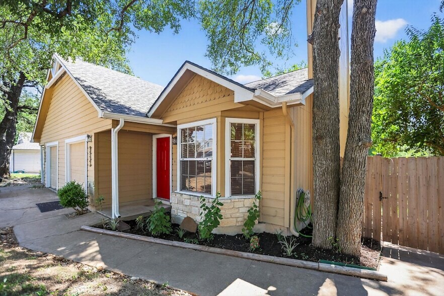 Foto principal - 220 Sailmaster St