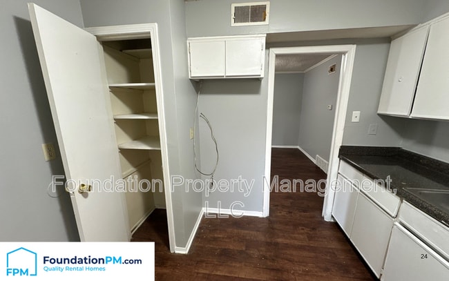 Building Photo - 3803 Hyacinth Dr