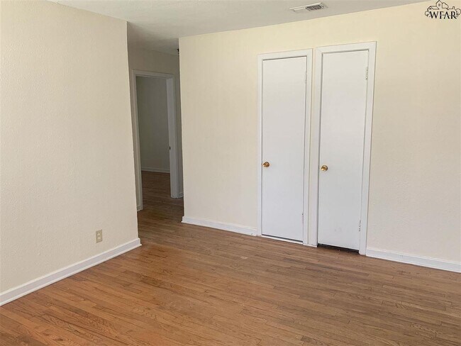 Building Photo - 3007 Stearns Ave