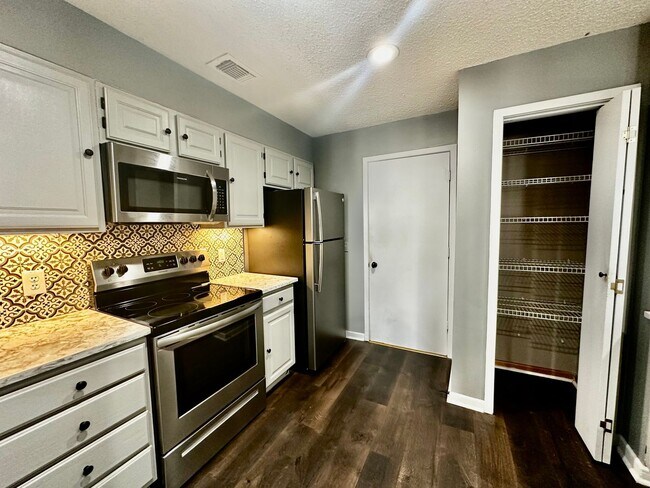 Foto del edificio - 1 Bedroom Townhome at Quinlans Crossing
