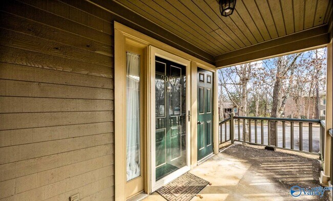 Building Photo - 2080 Woodlawn Dr SW
