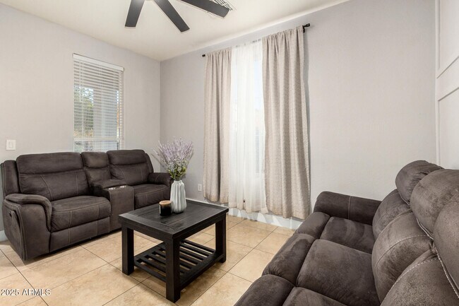 Foto del edificio - 6609 W Johnson St