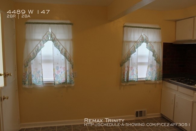 Foto del edificio - 4489 W 147th St