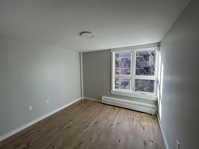 Photo du bâtiment - 5222-5222 Green St