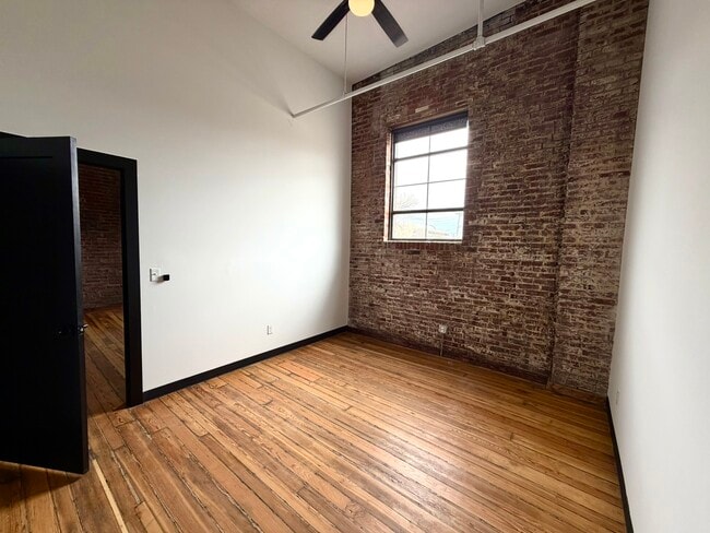 Building Photo - 2017 Chouteau Ave