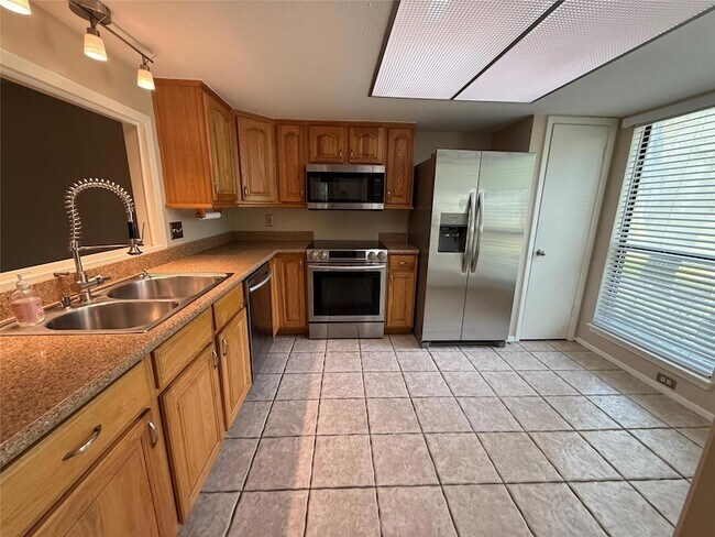 Building Photo - 17 Casa Verde St