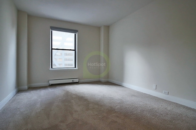 Building Photo - 827 N Dewitt Pl