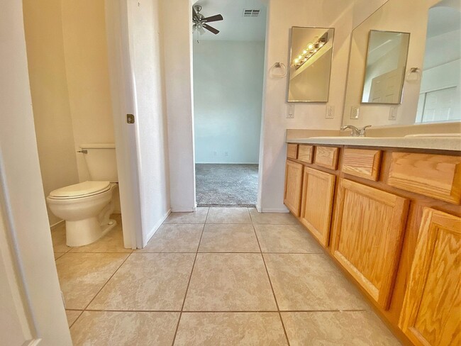 Building Photo - LOVELY 3 BEDROOM 2.5 BATHROOM TOWNHOUSE LO...