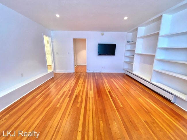 Foto del edificio - 1 br, 1 bath House - 1963 Beach Street.
