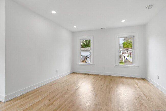 Building Photo - 34 Bayview Ave