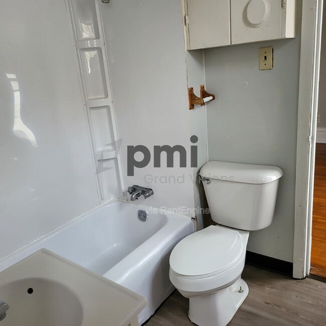 Foto del edificio - 852 W Waggoner St