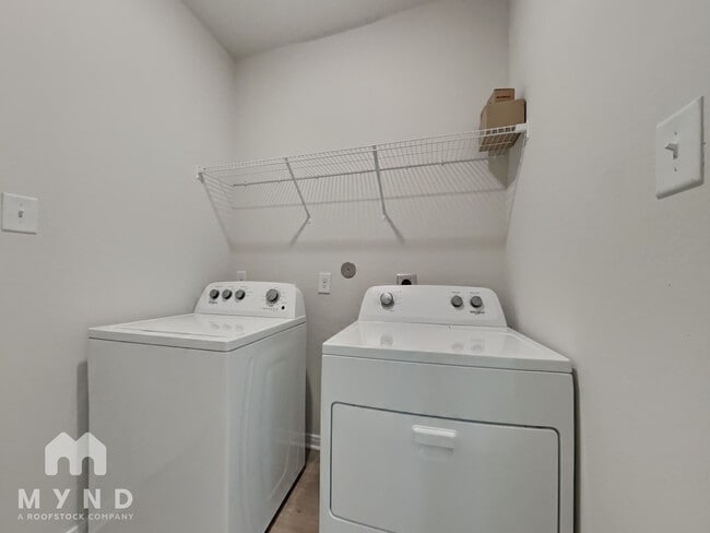 Building Photo - 15480 Maple Ter Dr