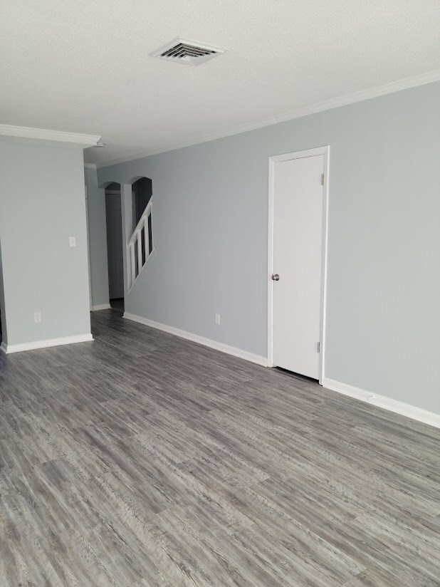 Building Photo - 2325 W Pensacola St