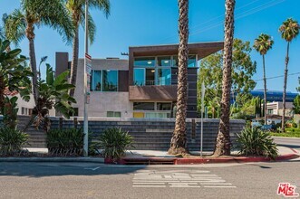 Building Photo - 503 N San Vicente Blvd
