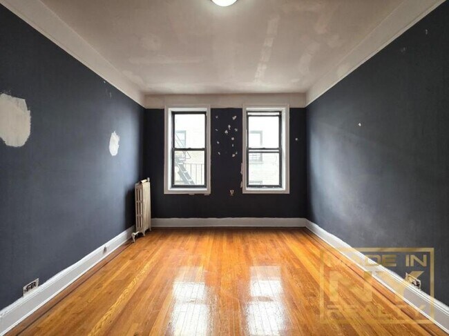 Foto del edificio - 1 bedroom in ASTORIA NY 11102
