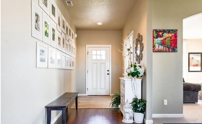 Building Photo - Beautiful 3 bedroom, 2 bath home in Miller...