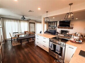 Building Photo - 2420 University Dr