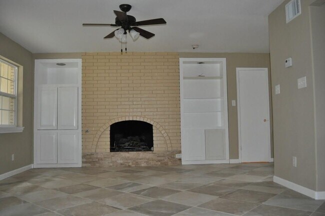 Building Photo - 3619 Summit Bend