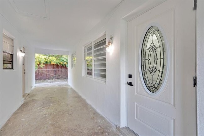 Foto del edificio - 5310 NW 16th St