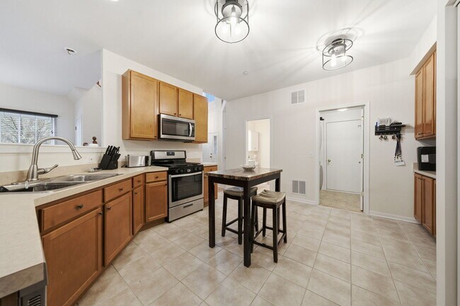 Building Photo - 1836 Candlelight Cir