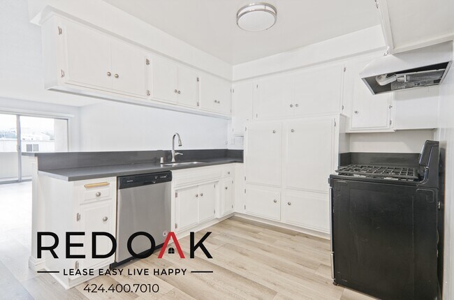 Foto del edificio - Sun-Drenched Two Bedroom with Stainless St...