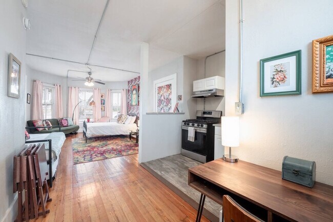 Building Photo - 304 Power St