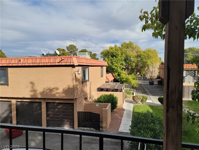 Foto del edificio - 241 Misty Isle Ln