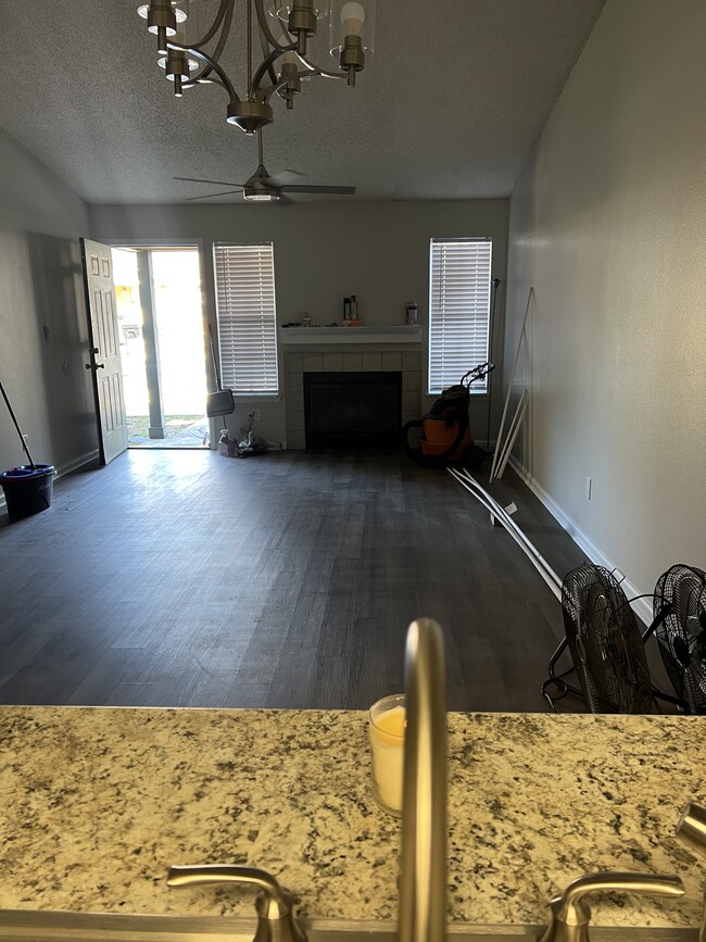 Foto del edificio - 1942 Baywind Ct