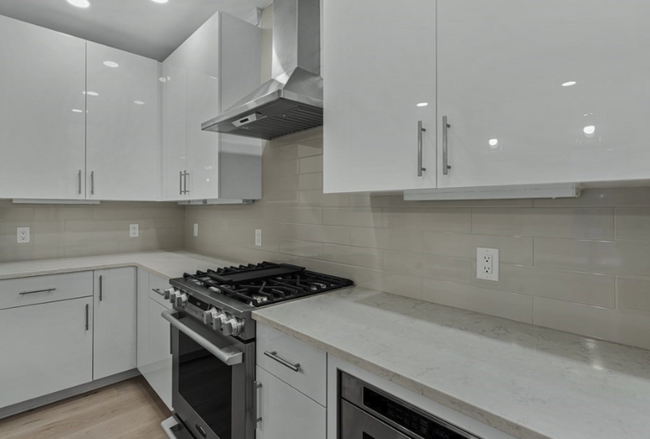 Foto del edificio - 19 Lily Pond Ln